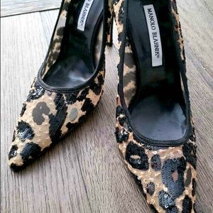 MANOLO BLAHNIK Black&Gold Sequin Lace Pointy Pump